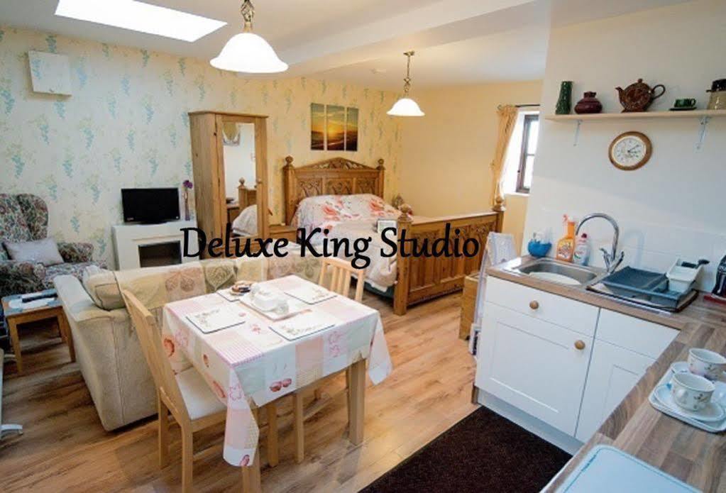 Stunning Countryside Views & Private Balcony! Cozy Room, 3 Miles To Lyme Regis - Free Parking & Wifi Axminster Exterior foto
