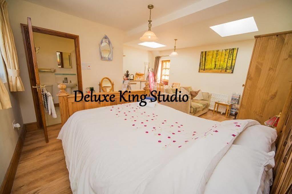 Stunning Countryside Views & Private Balcony! Cozy Room, 3 Miles To Lyme Regis - Free Parking & Wifi Axminster Exterior foto