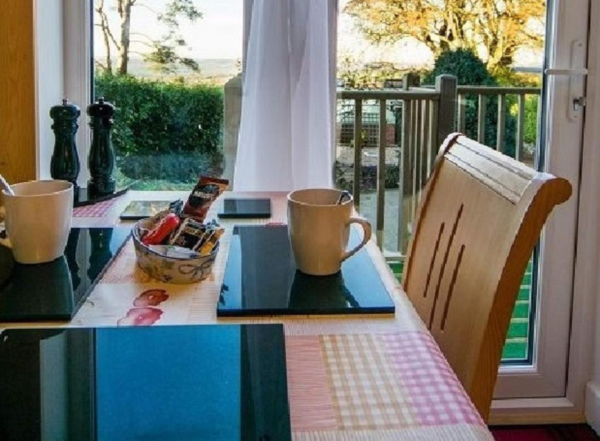 Stunning Countryside Views & Private Balcony! Cozy Room, 3 Miles To Lyme Regis - Free Parking & Wifi Axminster Exterior foto