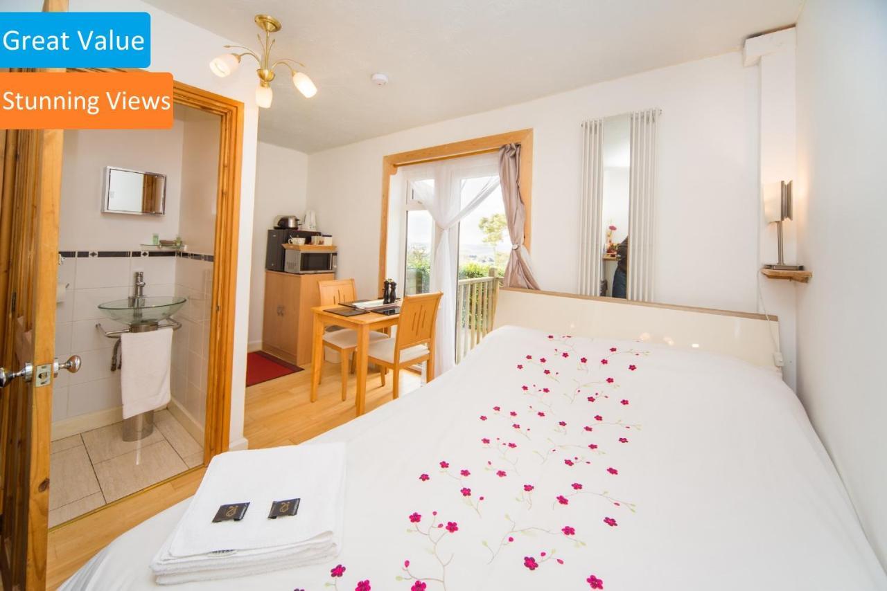 Stunning Countryside Views & Private Balcony! Cozy Room, 3 Miles To Lyme Regis - Free Parking & Wifi Axminster Exterior foto